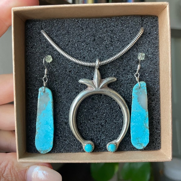 Silver and Turquoise Jewelry Set - Picture 3 of 3